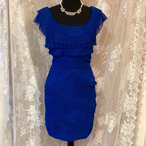 BCBGMaxAzria Dresses & Skirts - EUC Beautiful BCBGMaxaZria Women’s Sleeveless Blue Sapphire Dress  Size 8